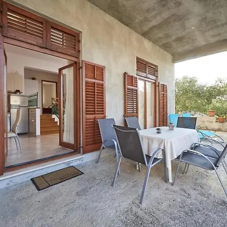 Apartment Ornela *