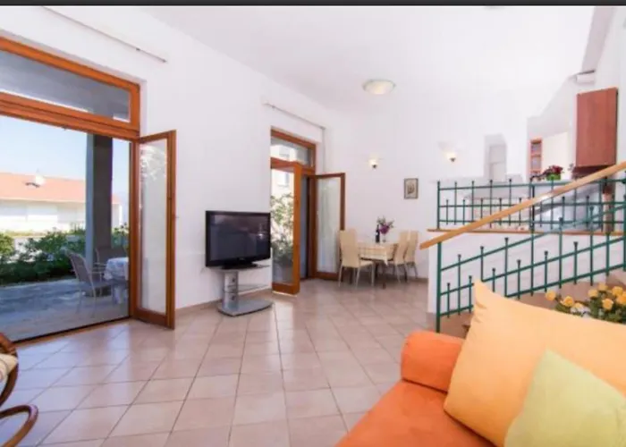 Ornela Trogir