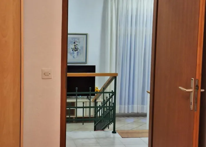 Ornela Apartment *
